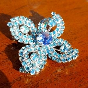 Vintage Beautiful Blue Rhinestone Brooch in Plated Rhodium